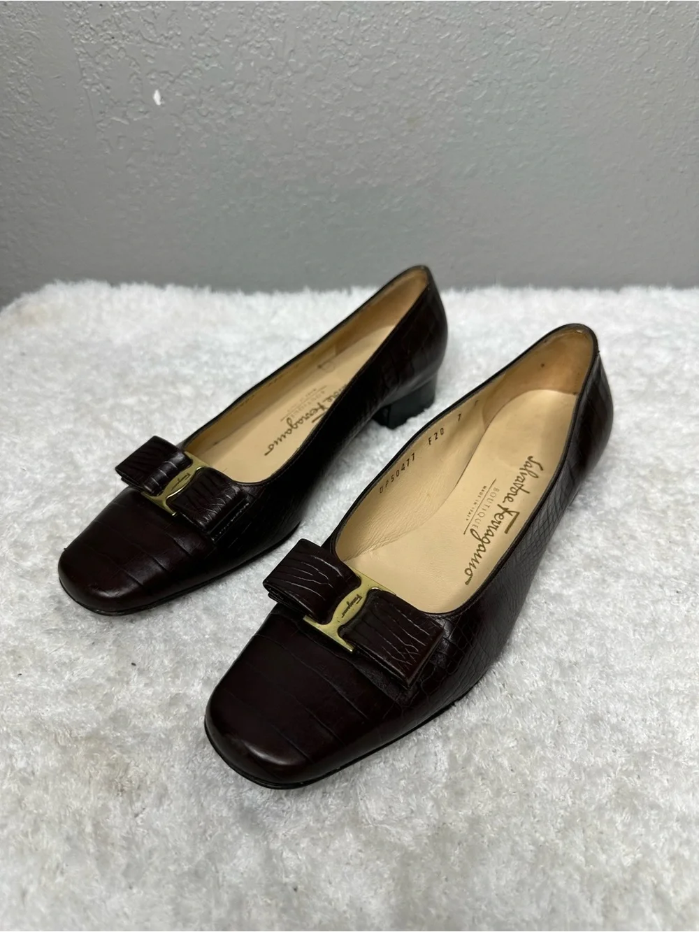 Vintage Salvatore Ferragamo Brown Croc Embossed Leather Pumps Loafers 7C 7 Wide